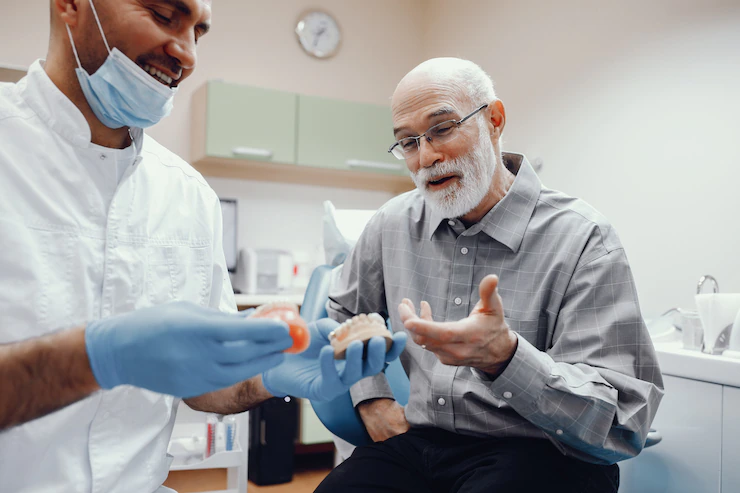 O que é prótese dentária e quem pode usá-la?
